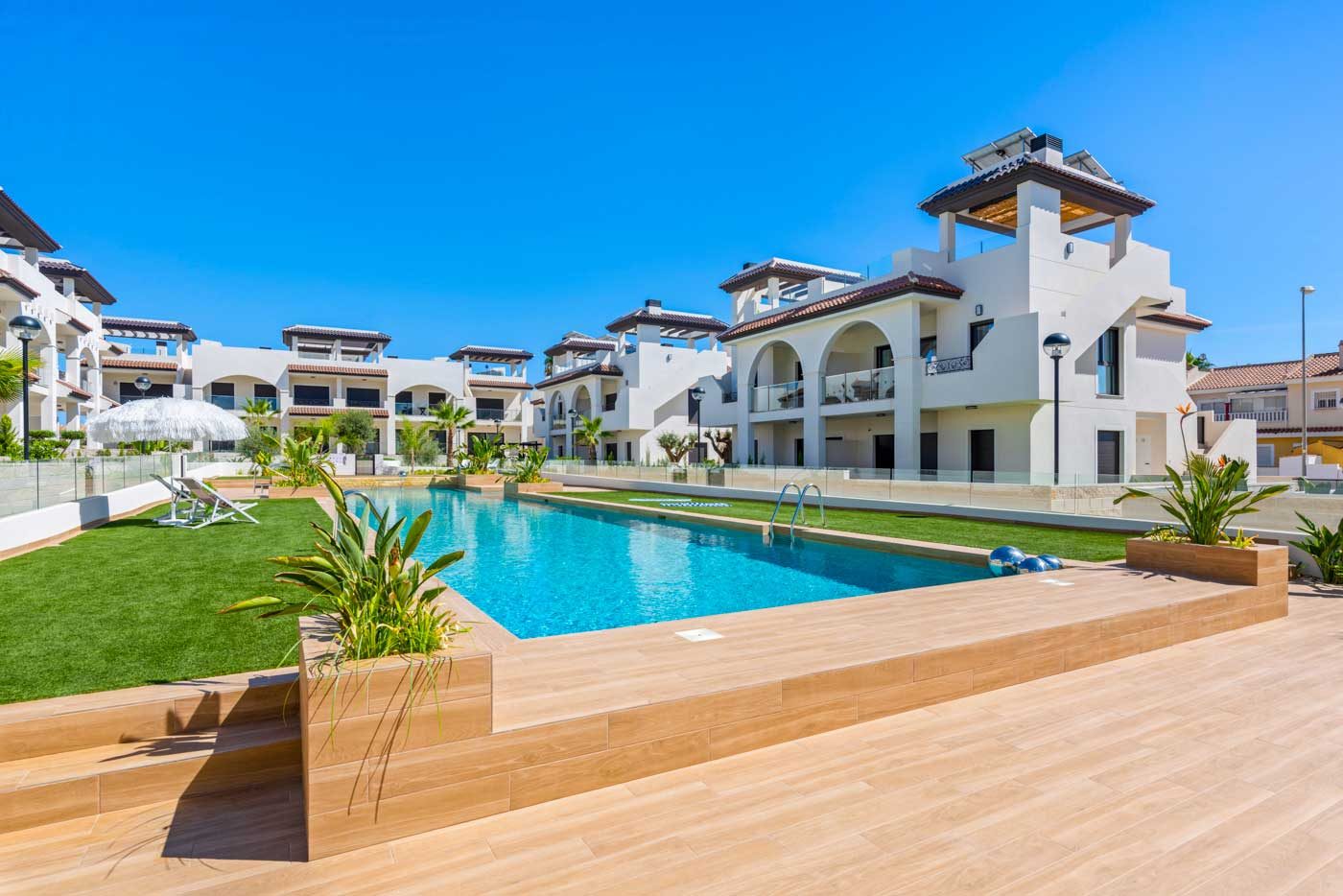 Garden Apartment with 75 m² Garden (Communal pool of the development)