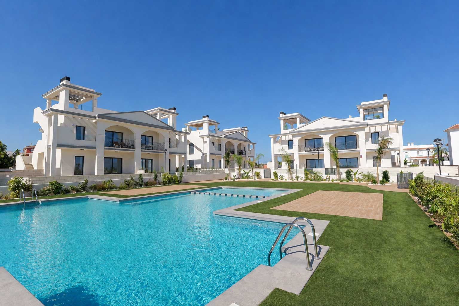 Garden Apartment with 140 m² Garden (Communal pool of the development)