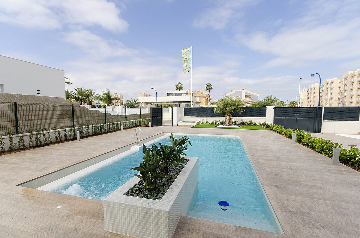 New-build villa with pool and roof terrace in Orihuela Costa