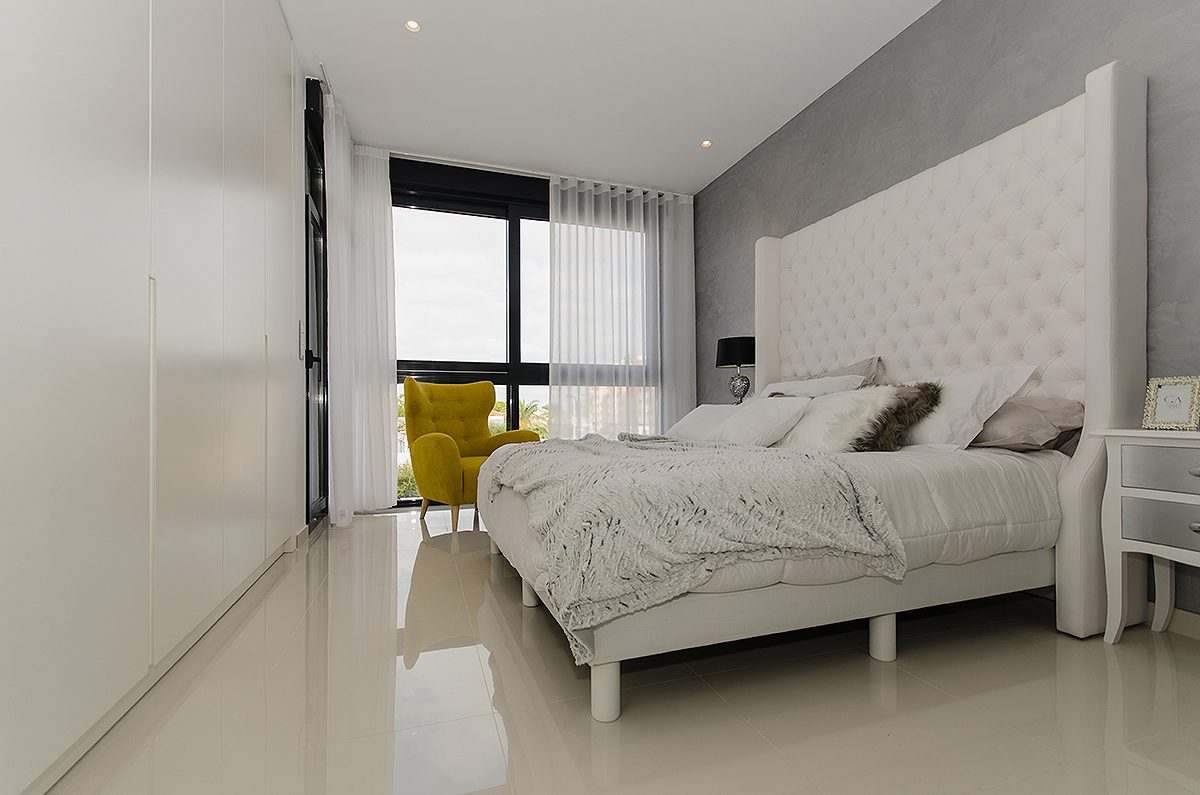 New-build villa with pool and roof terrace in Orihuela Costa – photo 11