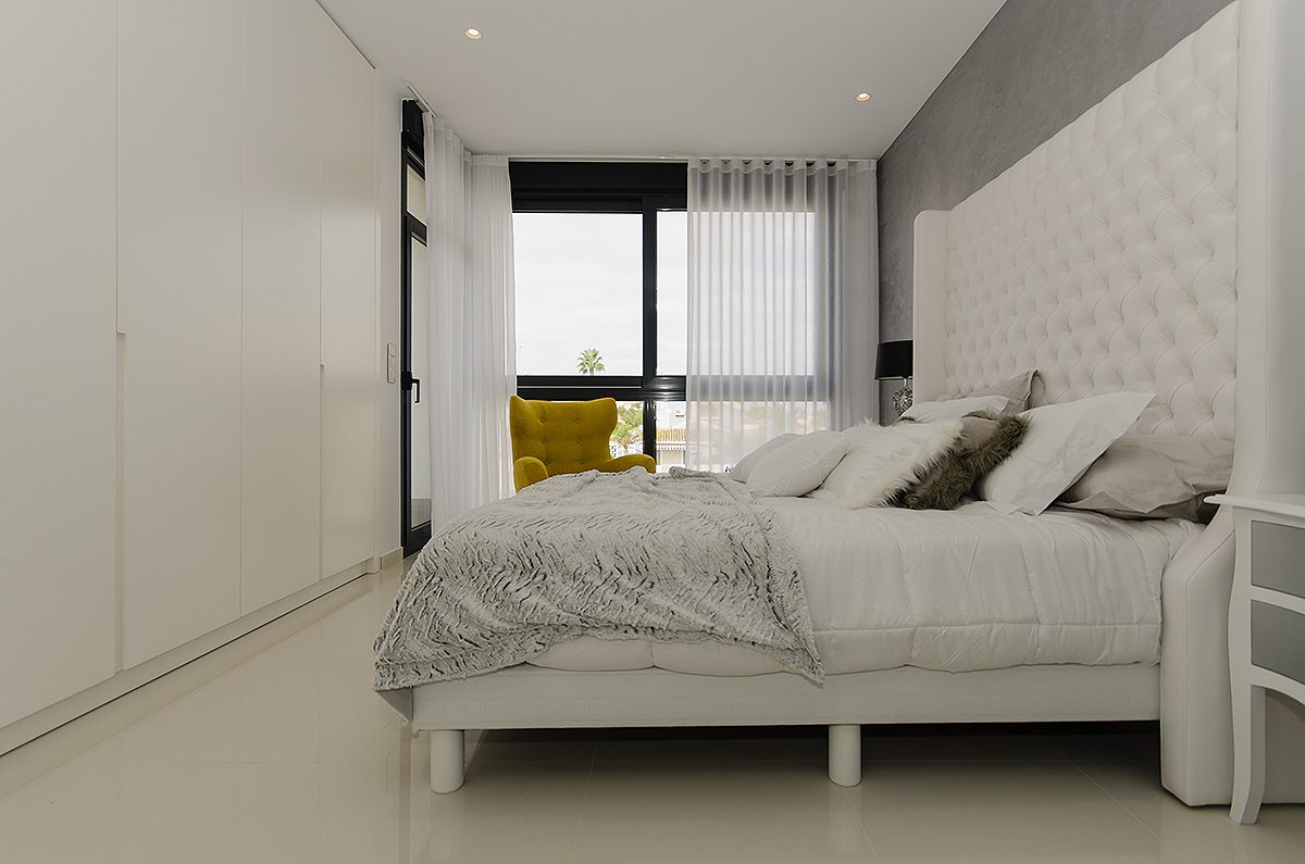 New-build villa with pool and roof terrace in Orihuela Costa – photo 12
