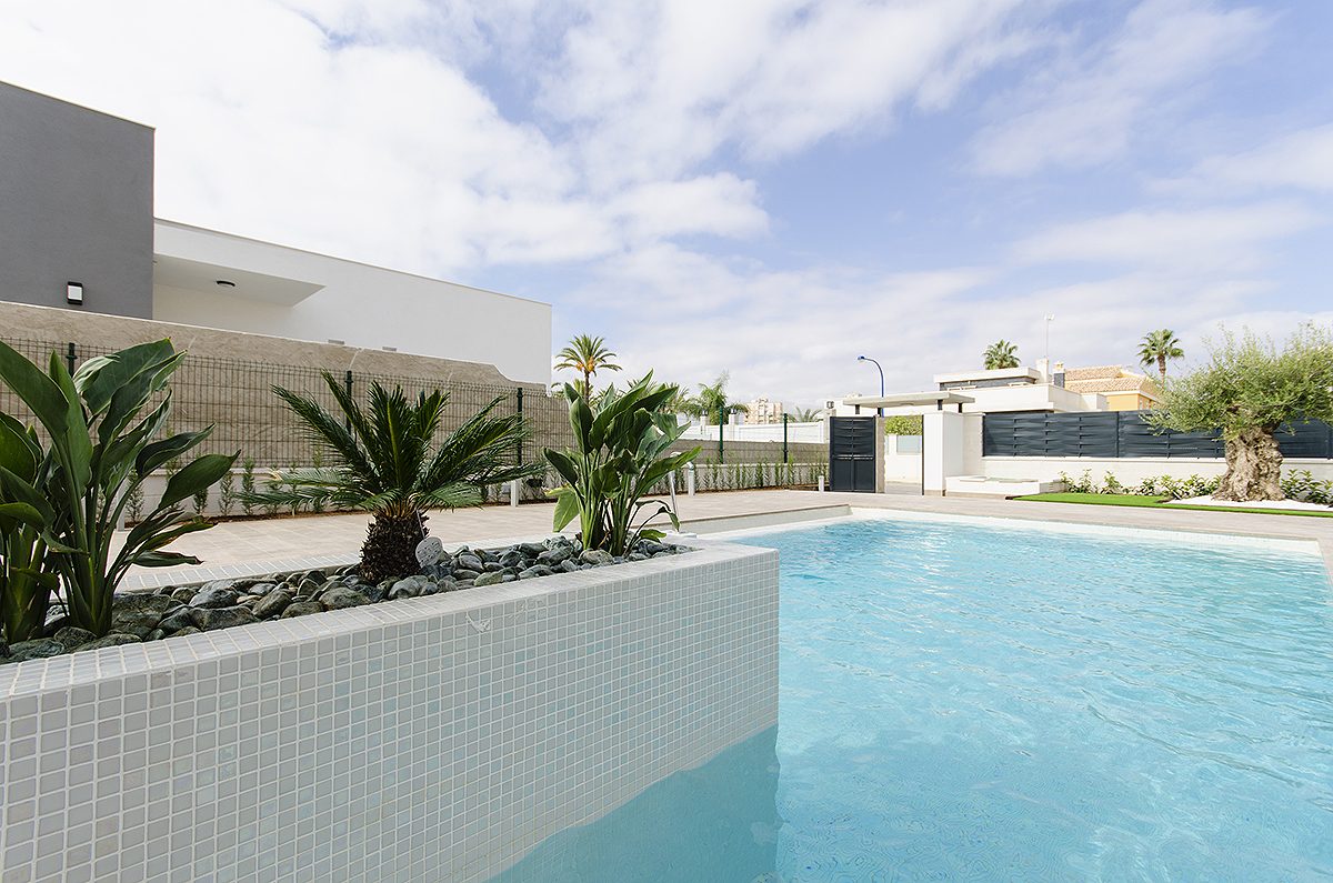 New-build villa with pool and roof terrace in Orihuela Costa – photo 4