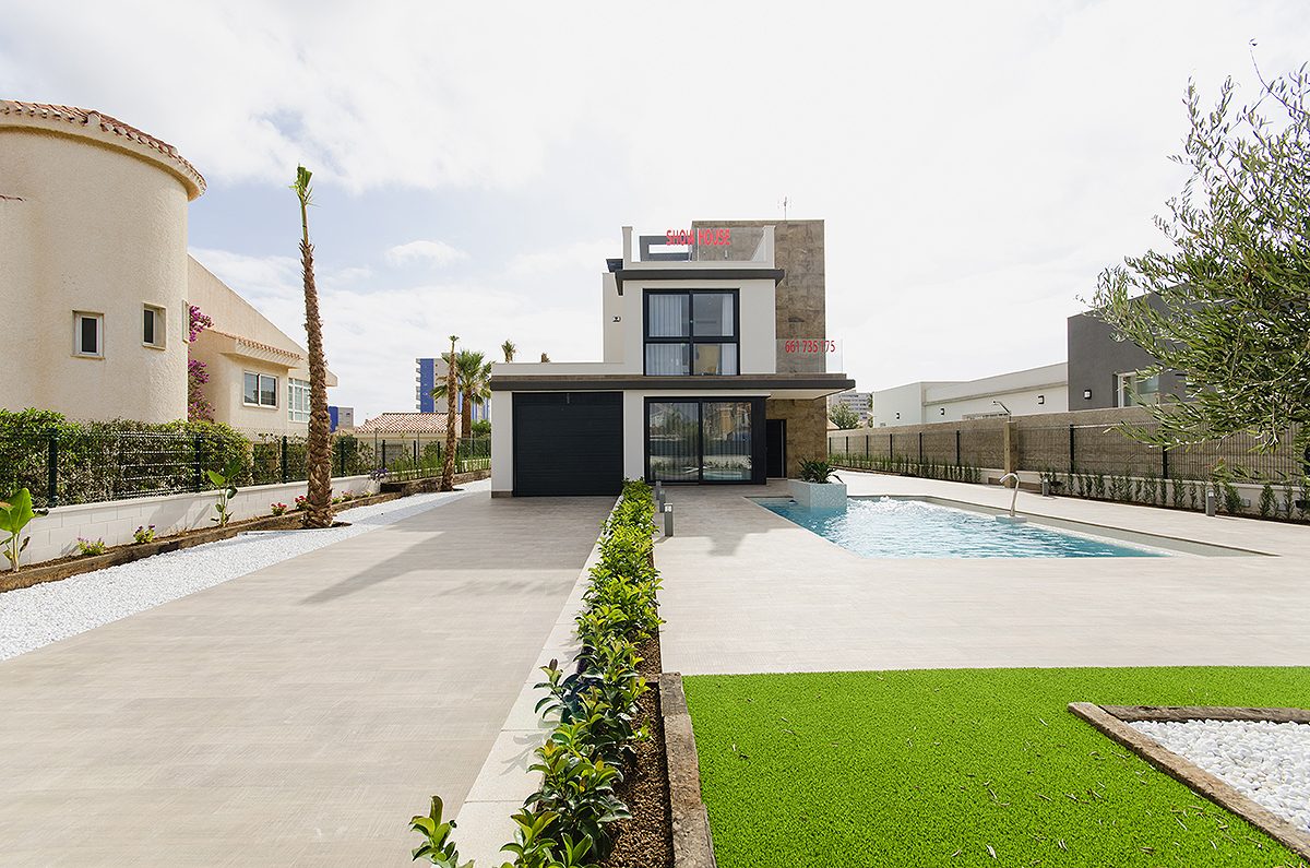 New-build villa with pool and roof terrace in Orihuela Costa – photo 6
