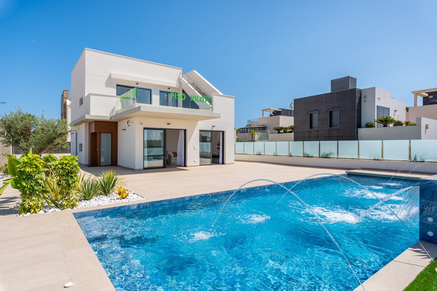 New-build villa with pool and roof terrace in Orihuela Costa
