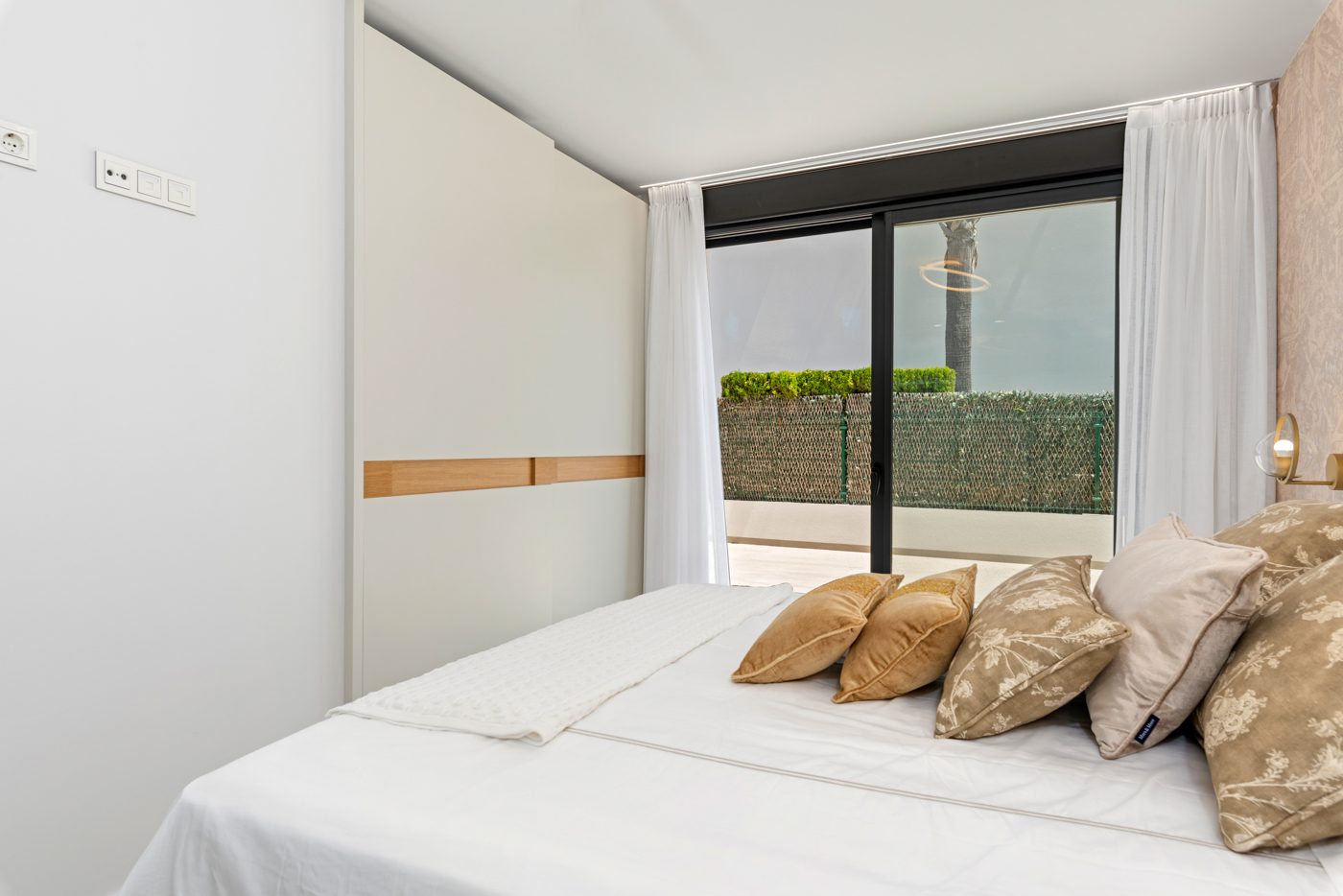 New-build villa with pool and roof terrace in Orihuela Costa – photo 12