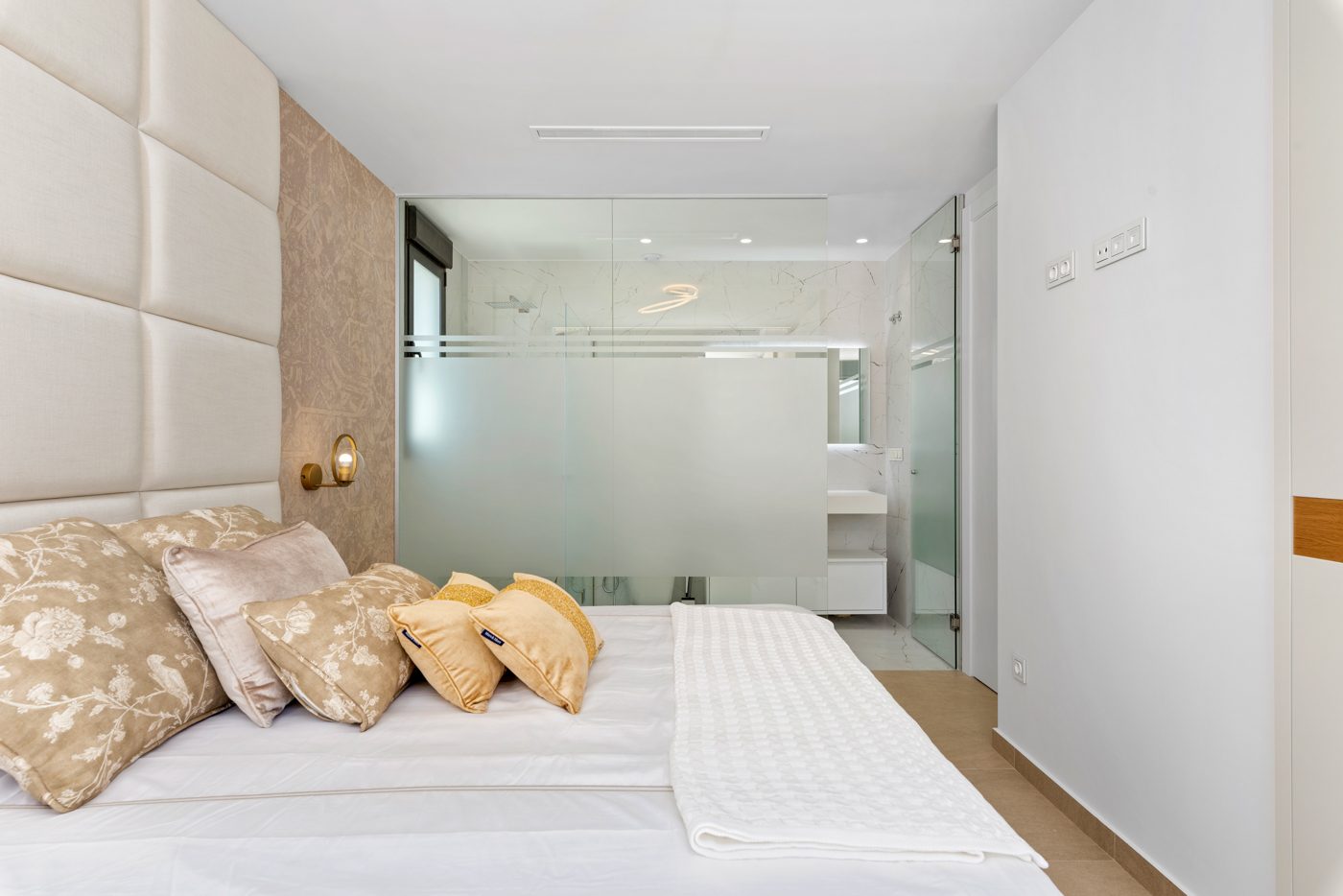 New-build villa with pool and roof terrace in Orihuela Costa – photo 13