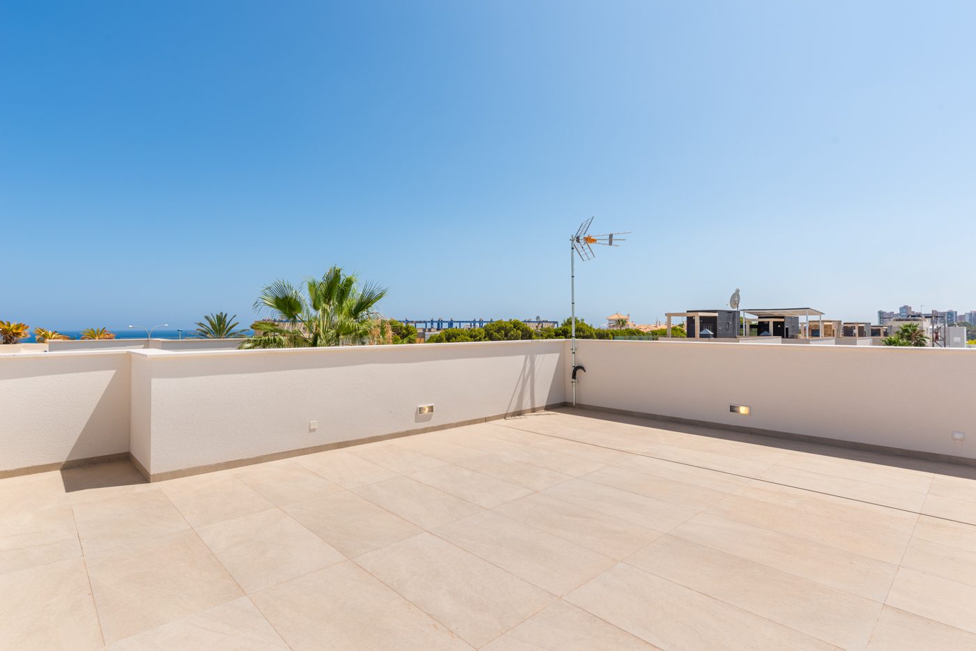 New-build villa with pool and roof terrace in Orihuela Costa – photo 17