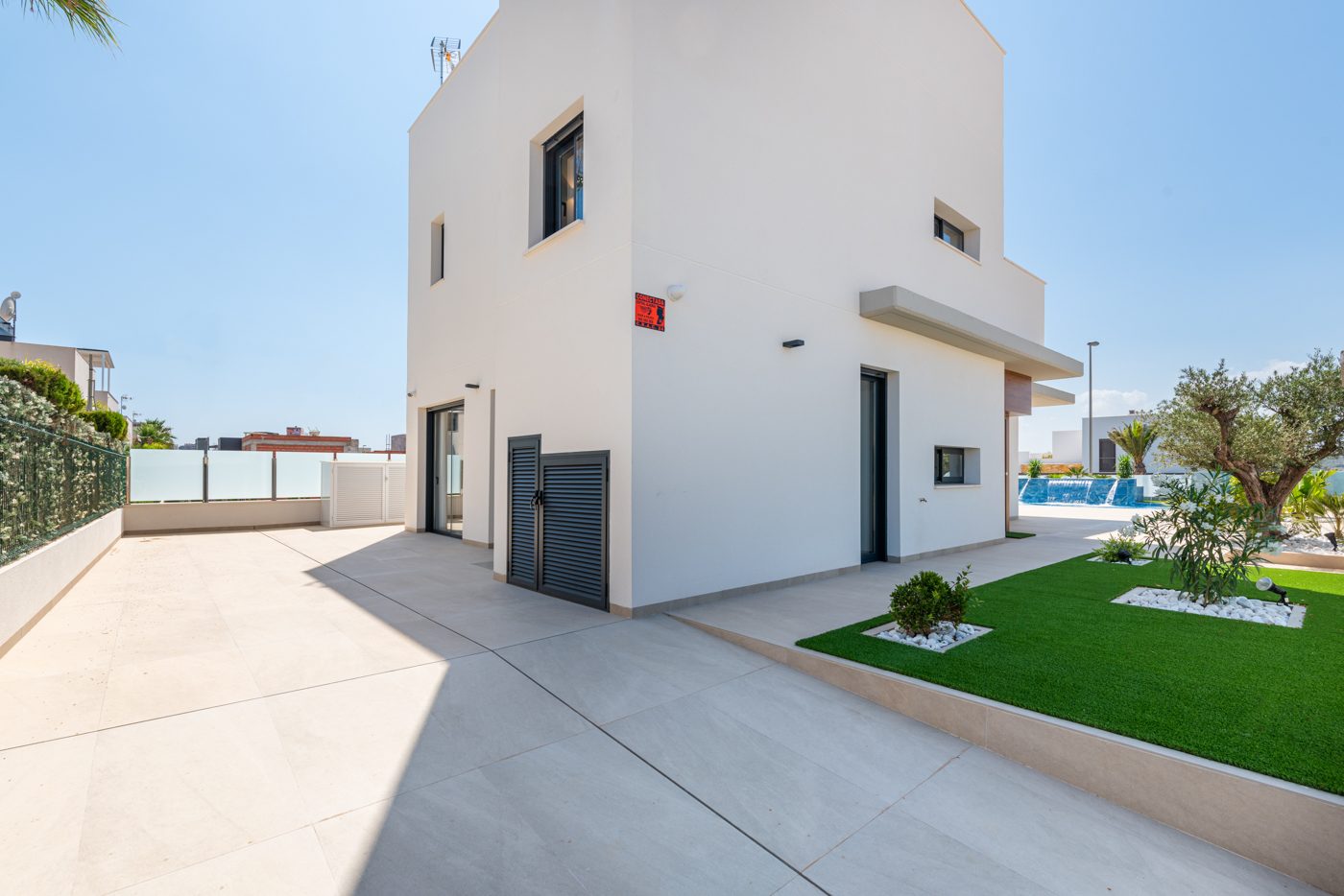 New-build villa with pool and roof terrace in Orihuela Costa – photo 2