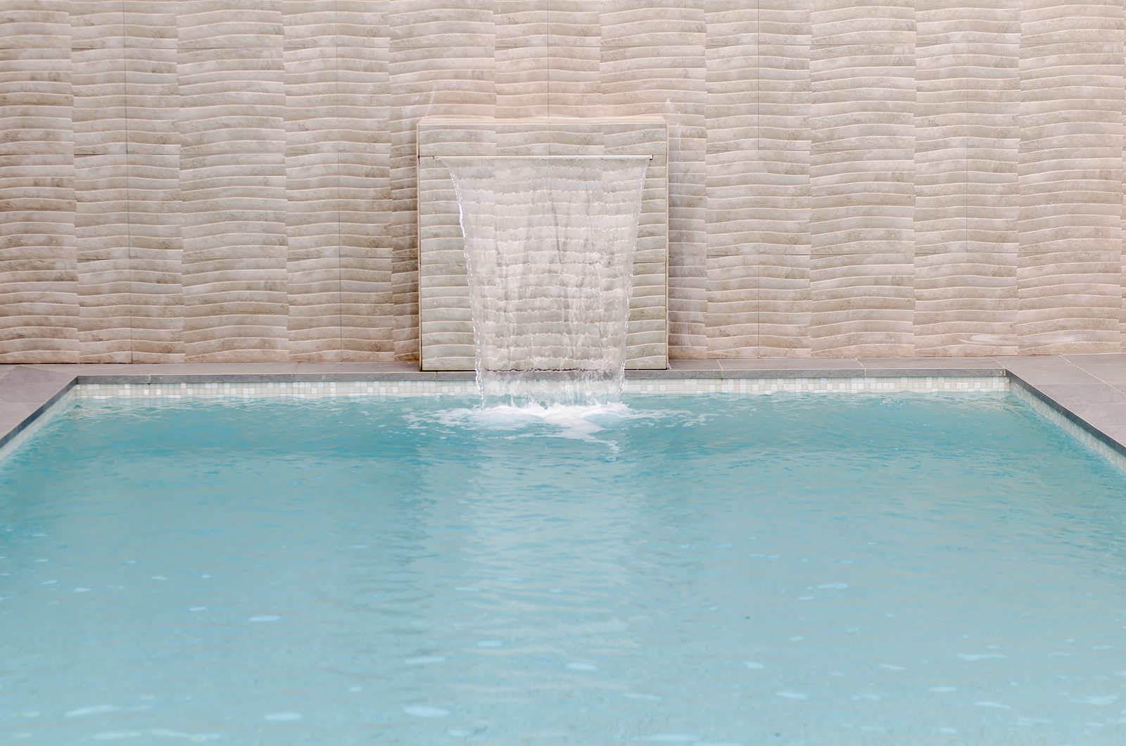 New-build villa with pool, waterfall and gallery in San Miguel de Salinas
