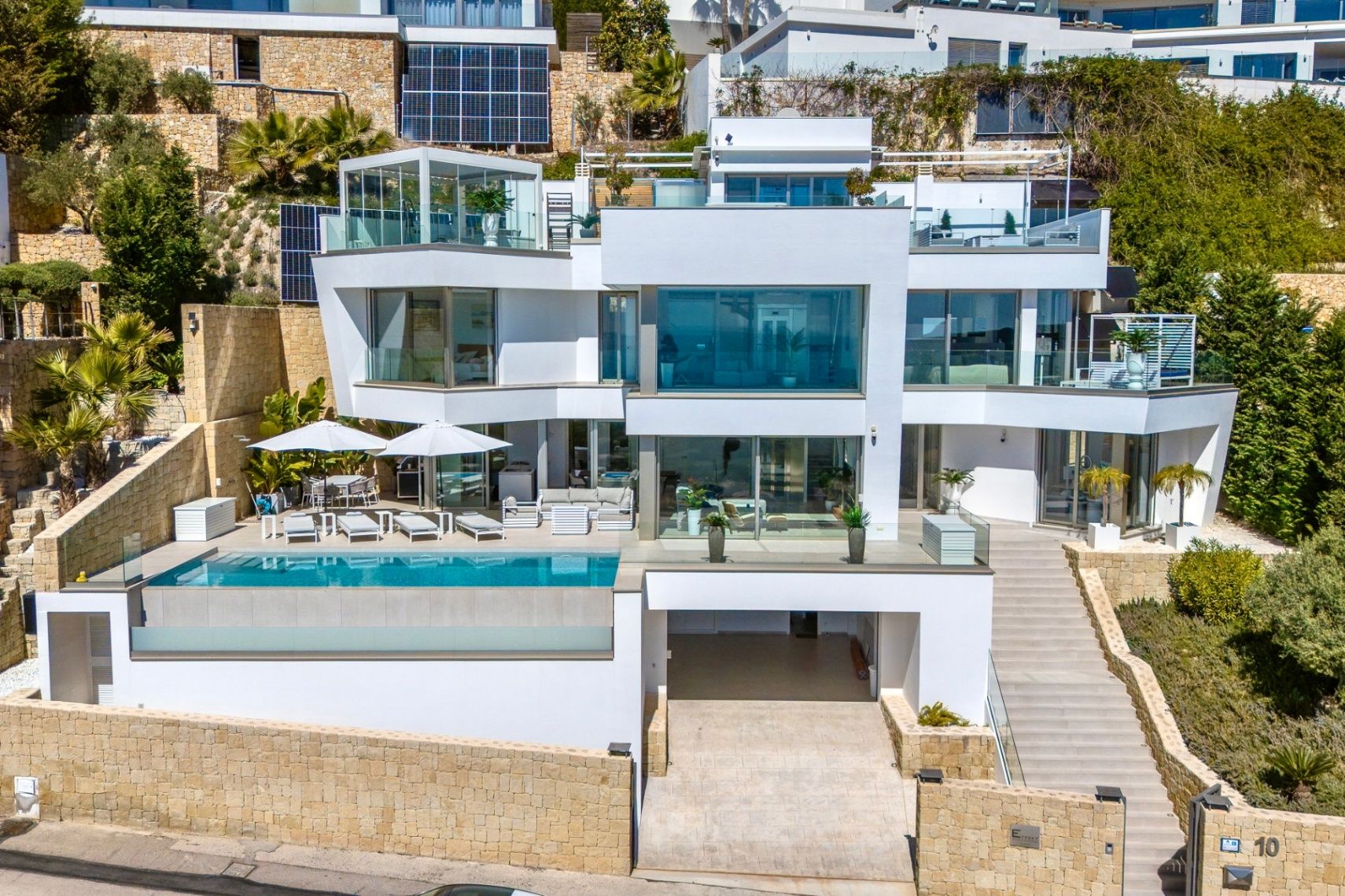 Modern Villa with Heated Infinity Pool