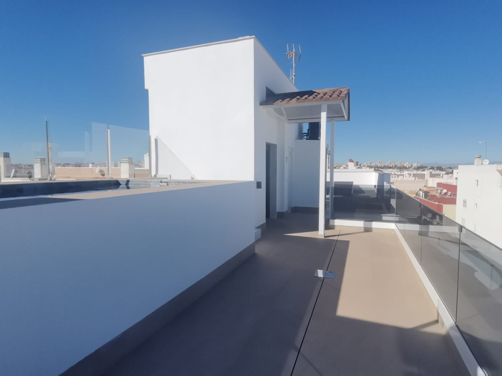 Penthouse with roof terrace and pool – photo 11