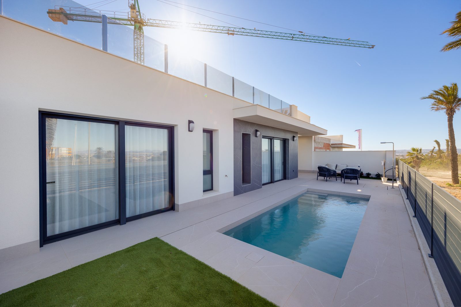 Nowa willa z basenem i solarium – Torrevieja