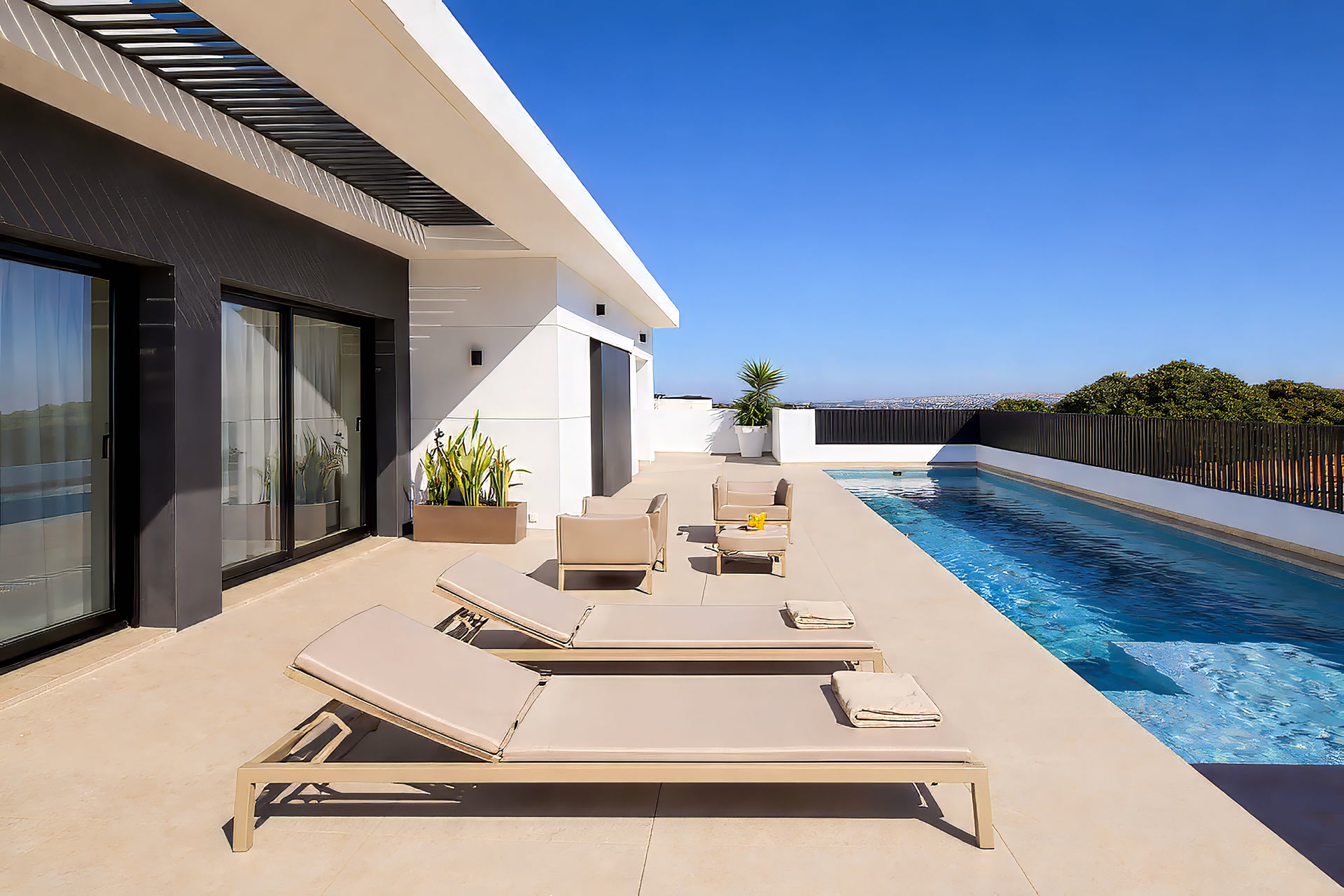 Key-ready villa with pool in Quesada