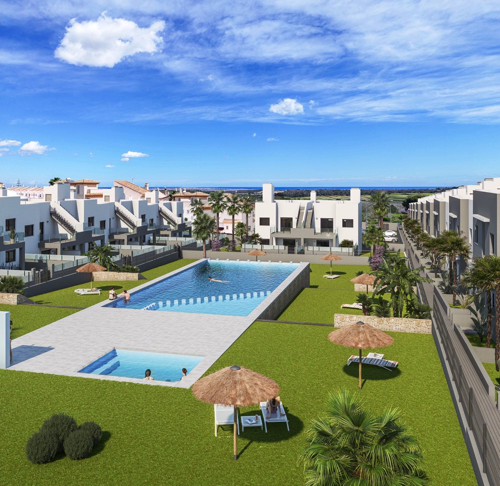 Garden Apartment by the Golf Course – pool complex